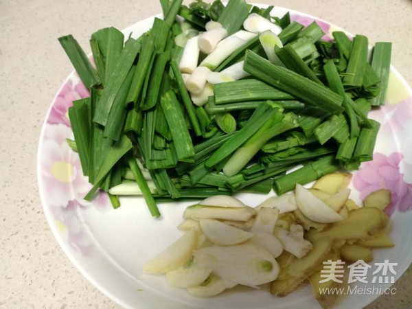 Homemade Dried Cowpea and Garlic Sprouts Twice-cooked Pork recipe