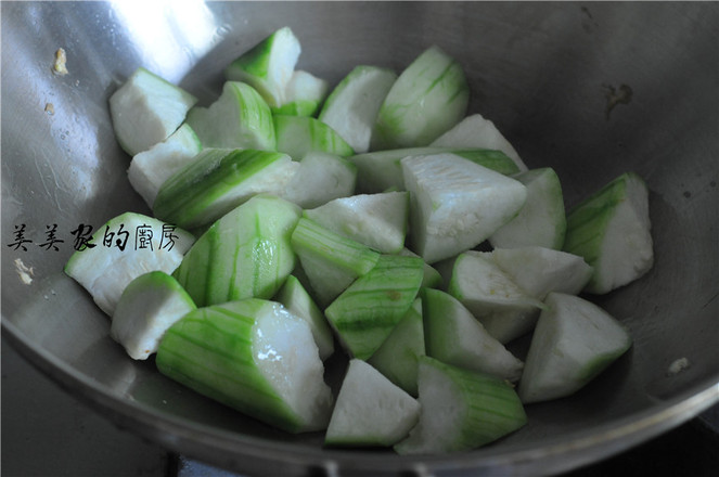 Mushroom and Loofah Egg Soup recipe