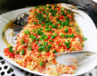 Two-color Chopped Pepper Fish Head recipe