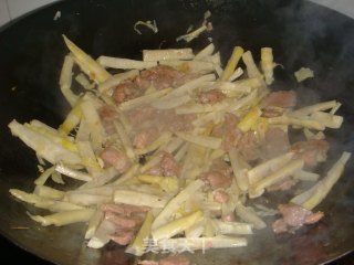 Stir-fried Spring Bamboo Shoots with Sliced Pork recipe