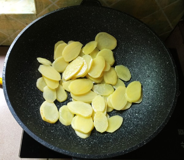 Stir-fried Spicy Cabbage with Potatoes recipe