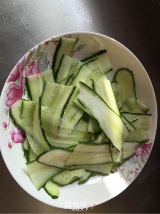 Saliva Cucumber Roll recipe