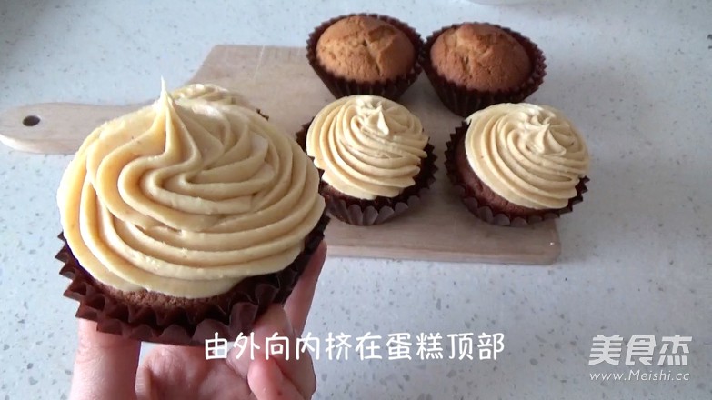 Caramel Cheese Cupcakes recipe