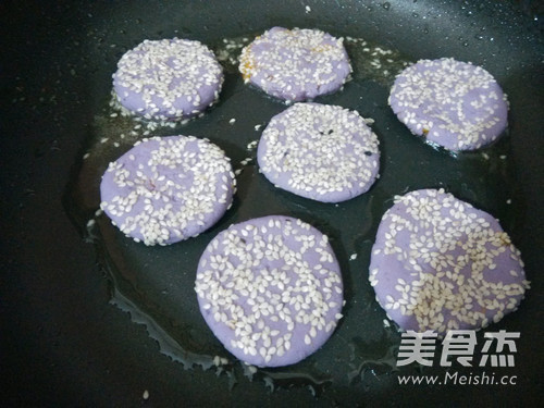 Sesame Purple Potato Cake recipe