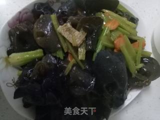 Celery Stir-fried Fungus recipe
