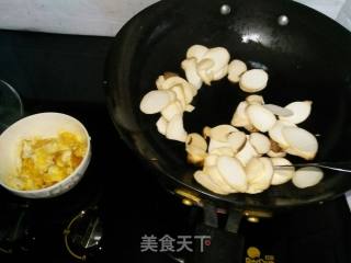 Fried Oyster Mushroom and Spinach with Egg recipe