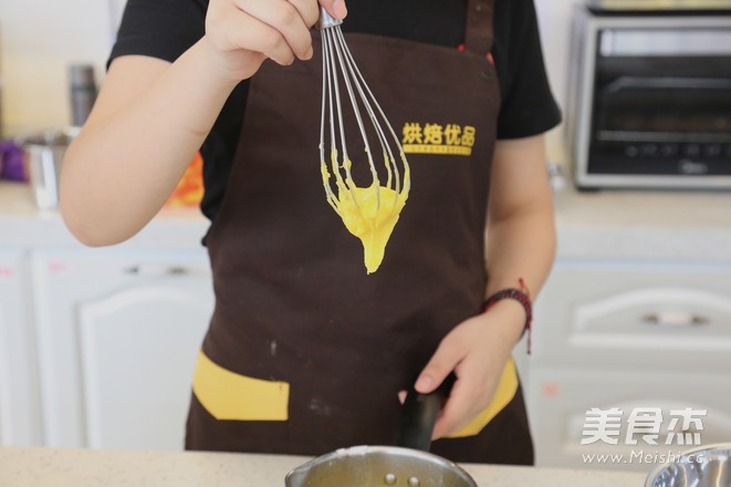 The Bakery Must Choose-pork Floss Salad Roll recipe