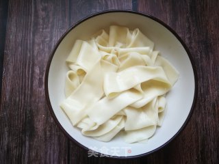 Braised Noodles in Chicken Soup with Carrots, Bamboo Fungus recipe