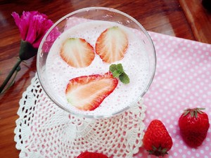 Strawberry Honey Milkshake recipe