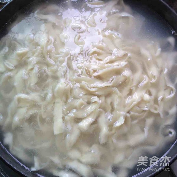 Stir-fried Pork Liver Noodles with Garlic Sprouts recipe