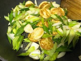 Fried Tofu with Green Garlic and Scrambled Eggs recipe