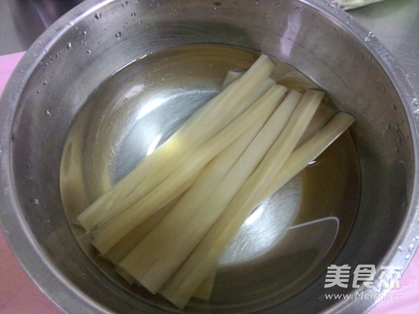 Soy Bean Sprouts Stewed Wide Noodles recipe