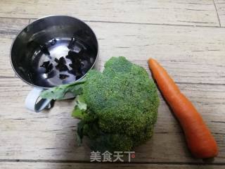 Stir-fried Carrot Fungus with Broccoli recipe