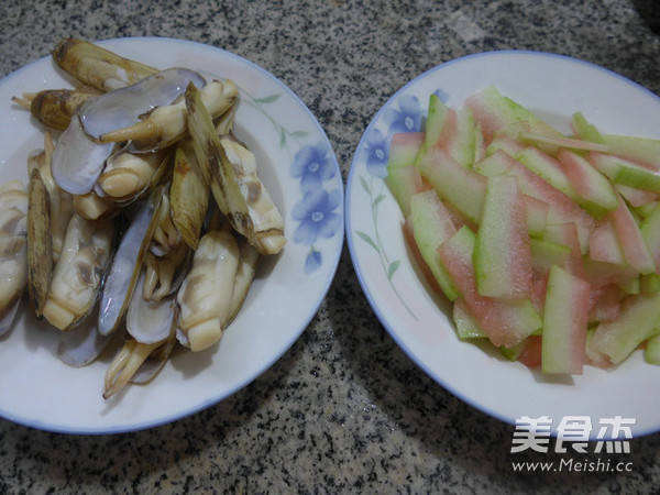 Fried Watermelon Peel with Razor Clams recipe