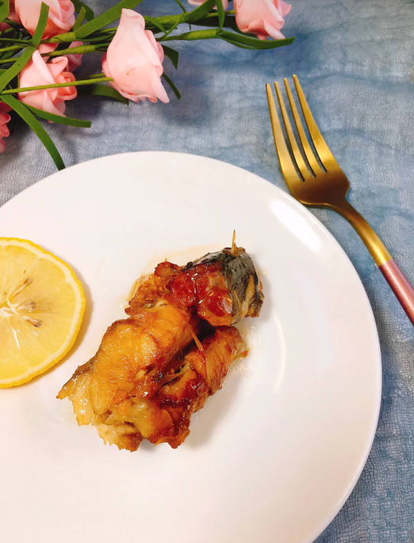 Braised Yellow Croaker with Hard Vegetables for New Year's Eve recipe