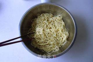 Fried Noodles with Cumin, Green Pepper and Shredded Pork recipe