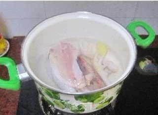Stewed Chicken Soup with Figs and Mushrooms recipe