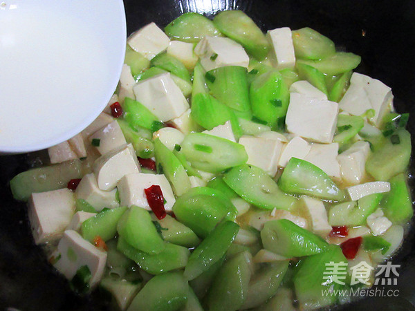 Loofah Stewed Tofu recipe