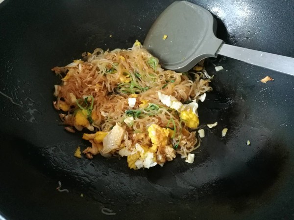 Stir-fried Noodles with Egg recipe