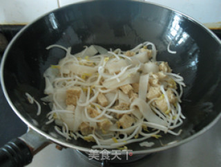 Stir-fried Liangpi recipe