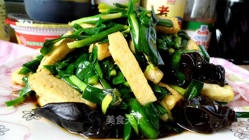 Stir-fried Tofu with Chinese Chives recipe