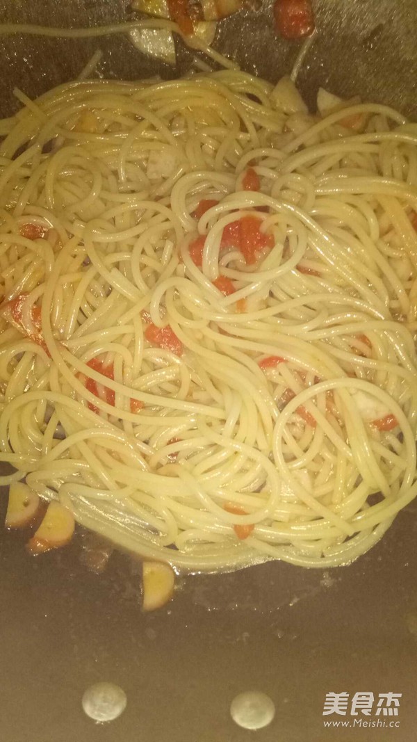 Spaghetti with Tomato Fish Balls recipe