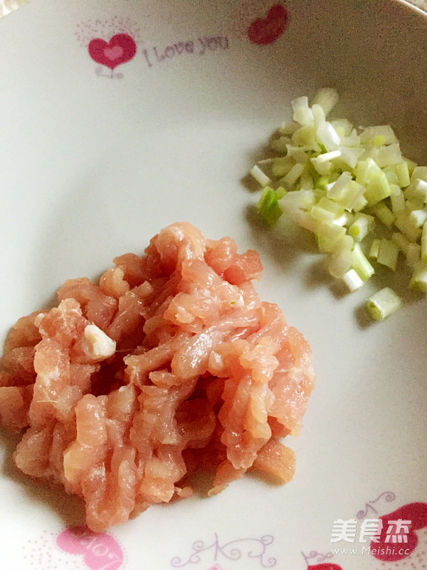 Fried Pork with Pea Sprouts recipe