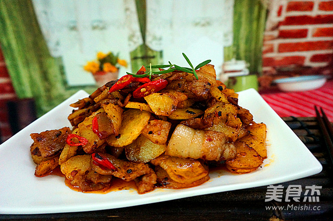 Stir-fried Potato Chips with Pork Belly recipe