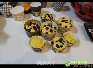 Butter Fragrance-raisin Chocolate Bean Cupcakes recipe