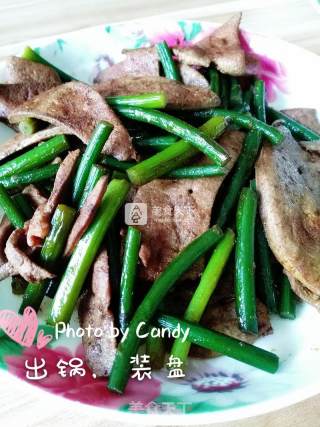 Home Cooking-stir-fried Pork Liver with Garlic Moss recipe