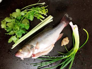 Bass Braised Bean Sprouts recipe