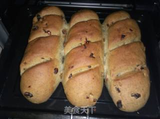 Baked Bun with Black Sesame and Raisins recipe