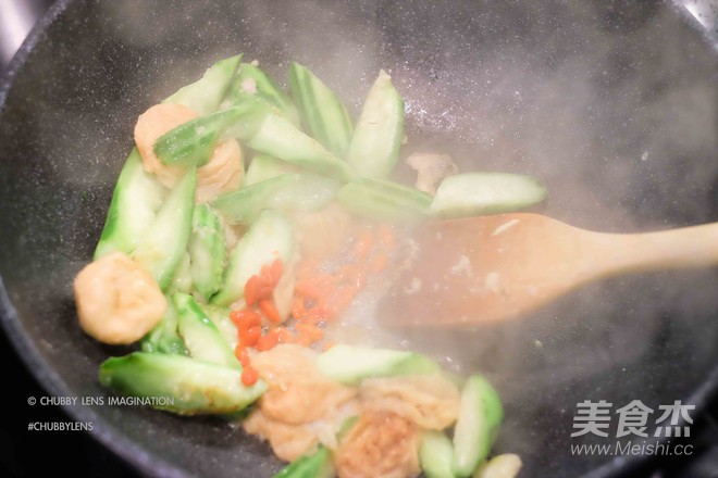 Stir-fried Loofah with Oily Gluten recipe