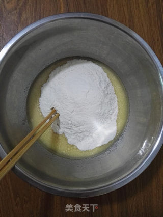 Cantonese-style White Bean Paste Moon Cakes recipe