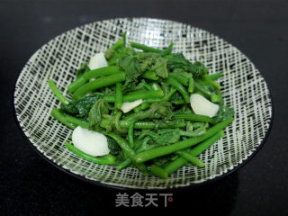 Stir-fried Pumpkin Seedlings recipe