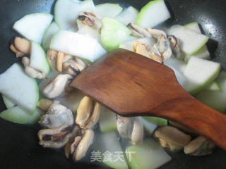 Stir-fried Pugua with Mussels recipe