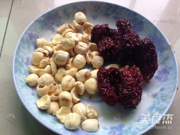 Lotus Seed, Lily, Red Date and White Fungus Soup recipe