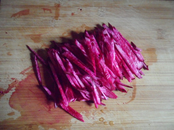 Seasoned Carmine Radish recipe