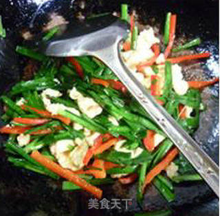 Fried Chives with Red Pepper and Egg recipe