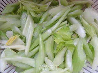 Stir-fried Bacon with Celery and Lily recipe