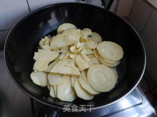 Fried Sausage with Fresh Bamboo Shoots recipe