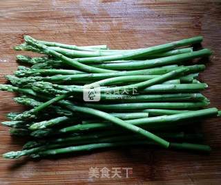 Asparagus with Pickled Pepper and Peanut recipe