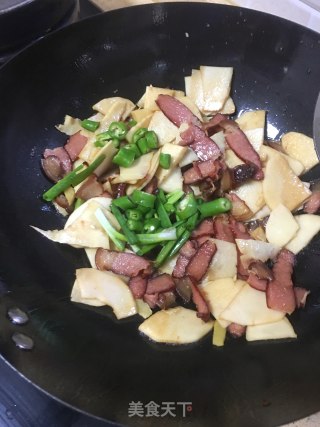 Stir-fried Bacon with Fresh Bamboo Shoots recipe