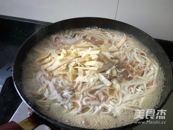 Sausage Egg Noodles recipe