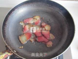 Stir-fried Bacon with Artemisia recipe