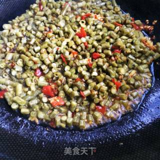 Stir-fried Sour Cowpea with Chopped Pepper recipe