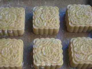 Mooncake with Red Bean, Lotus Paste and Egg Yolk recipe
