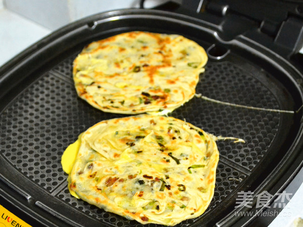 Crispy and Ever-changing Delicious Breakfast---scallion Oil Egg Filling Pie recipe