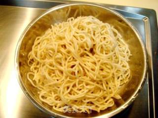 Assorted Fried Noodles with Shredded Pork recipe