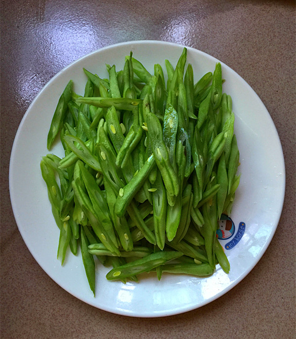 Stir-fried Shredded String Beans with Chopped Pepper recipe